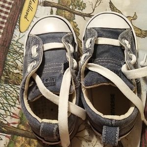 Kids converse